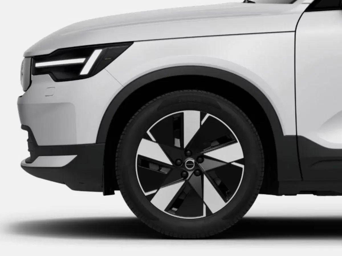 Volvo EX40 nuova a Como (7)