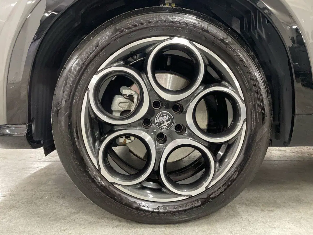 Alfa Romeo Tonale usata a Macerata (8)