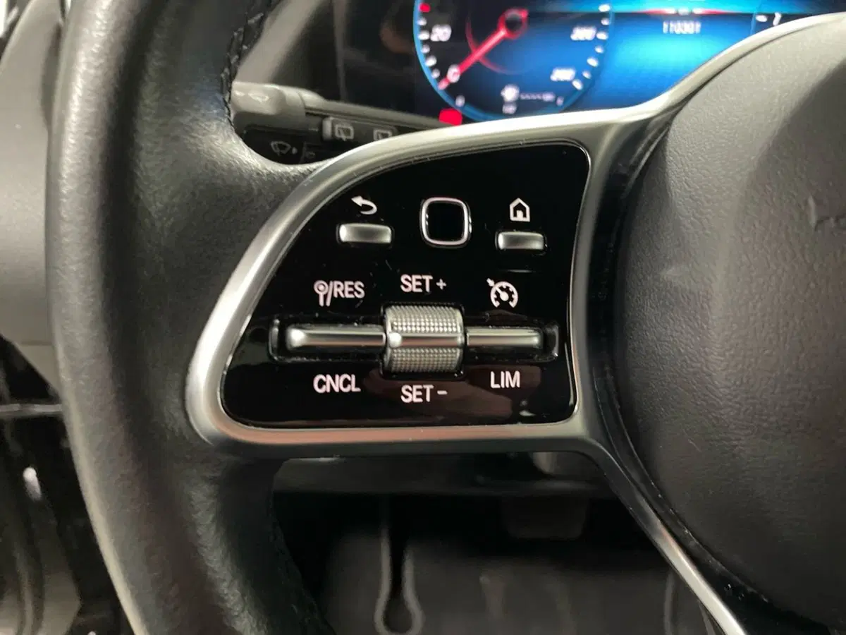 Mercedes-Benz GLA SUV usata a Macerata (18)