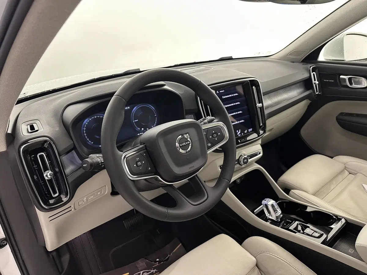 Volvo XC40 usata a Bergamo (11)