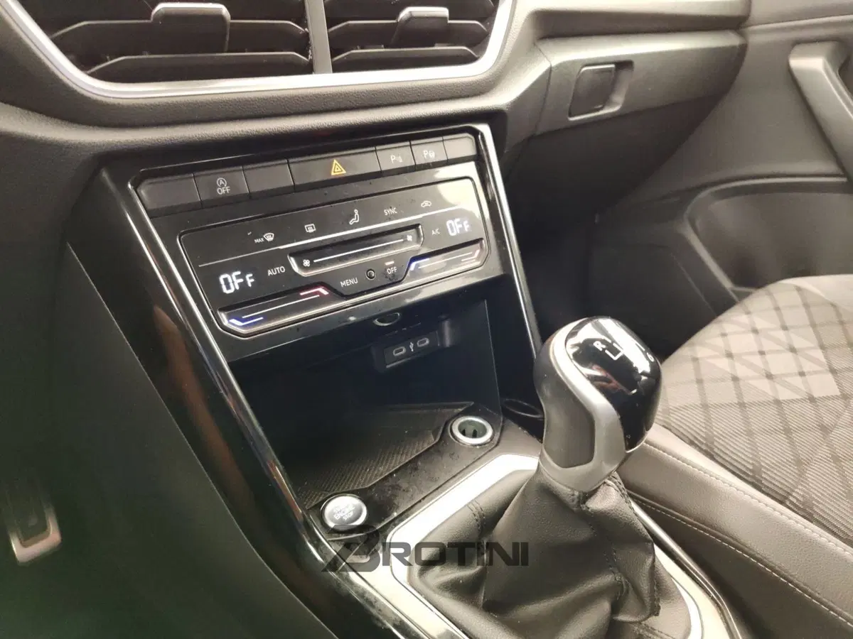 Volkswagen T-Roc usata a La Spezia (11)