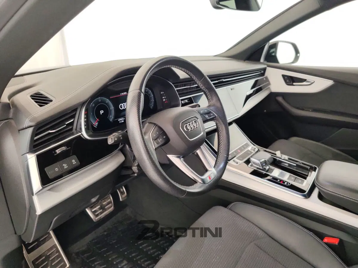 Audi Q8 usata a Massa-Carrara (8)