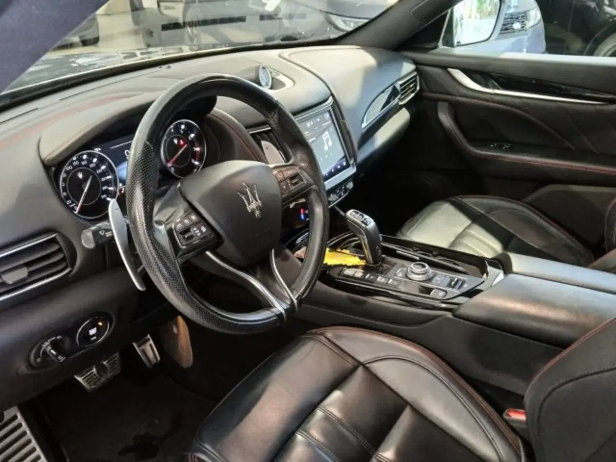 Maserati Levante usata a Livorno (10)