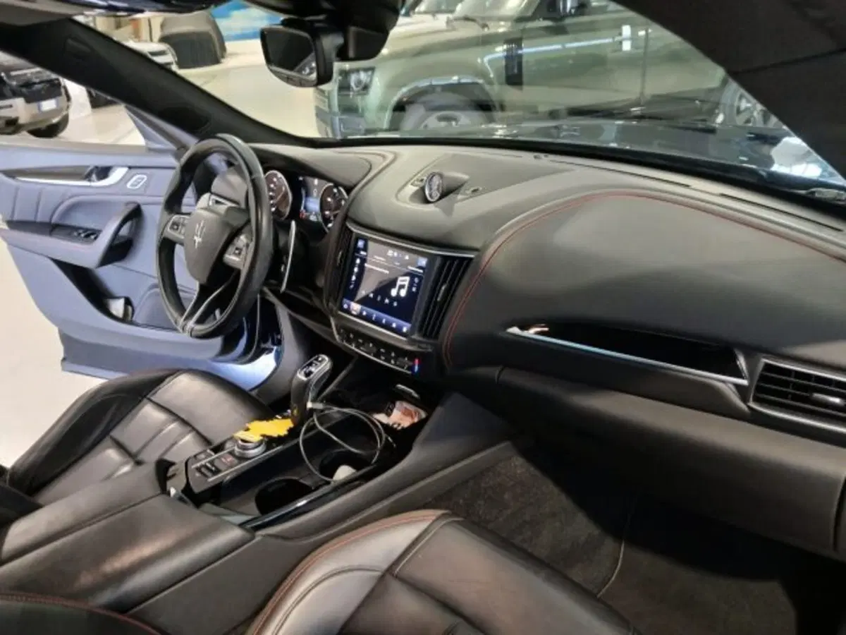 Maserati Levante usata a Livorno (11)