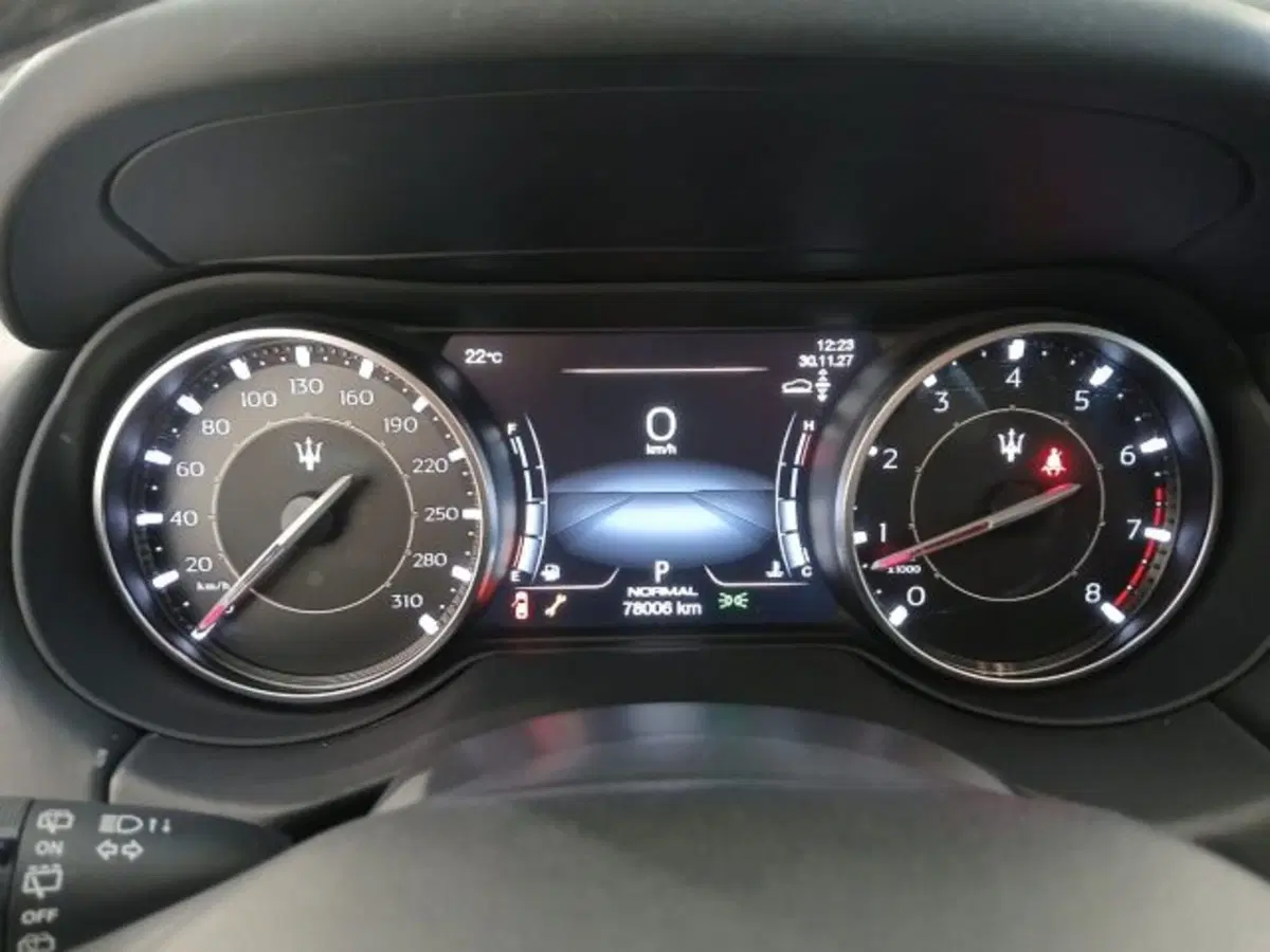 Maserati Levante usata a Livorno (17)