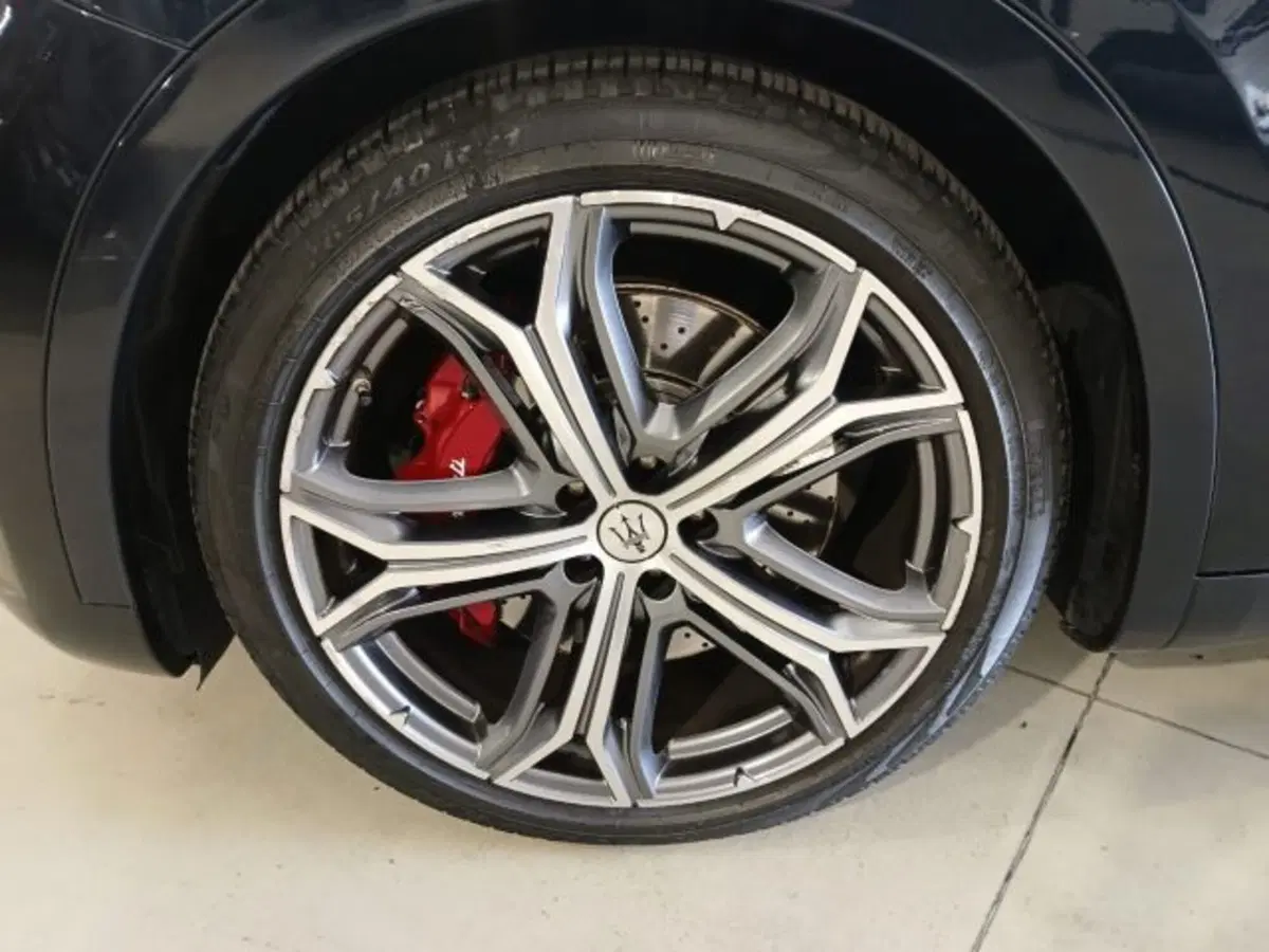 Maserati Levante usata a Livorno (7)