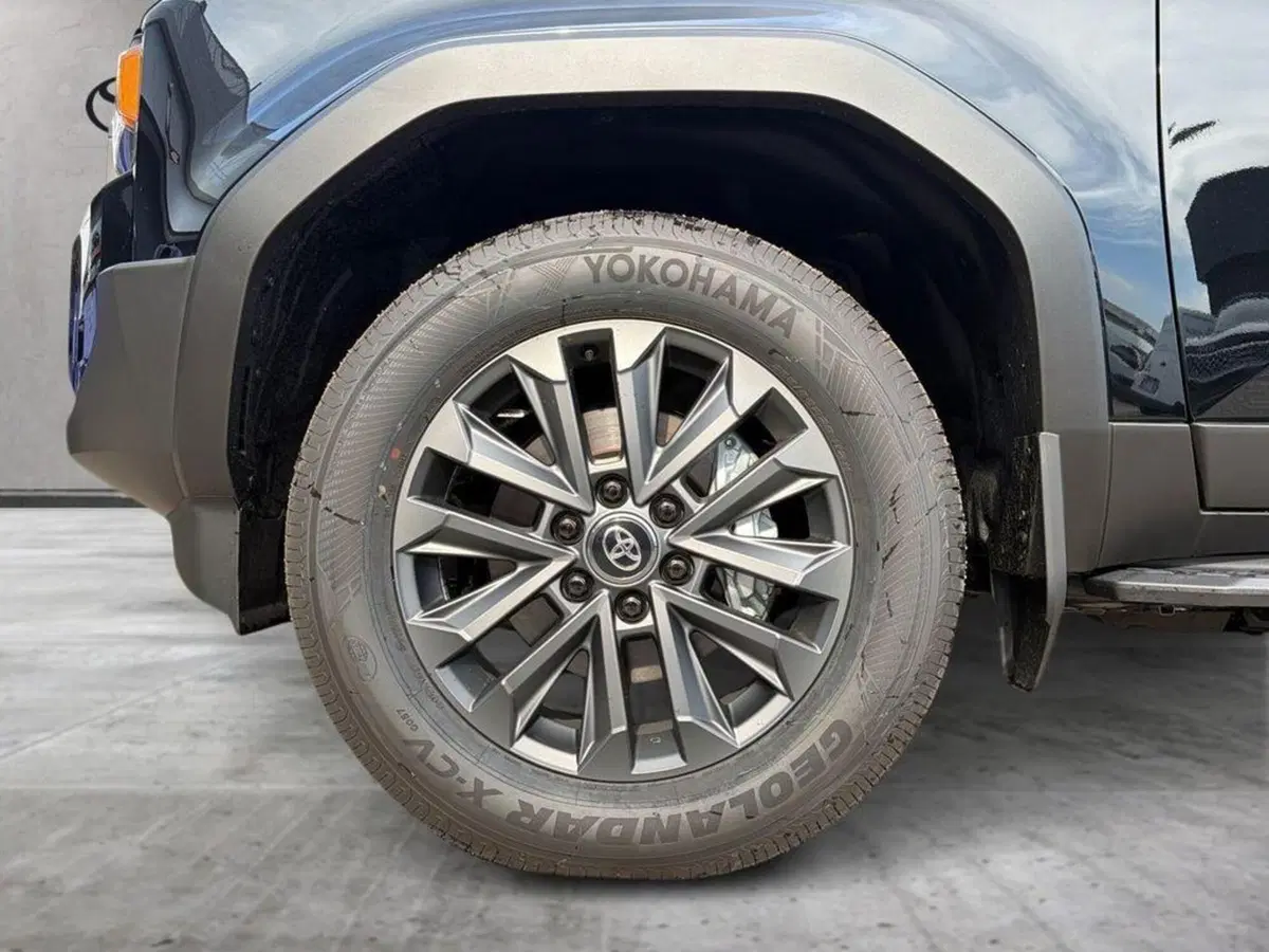 Toyota Land Cruiser nuova a Vicenza (14)