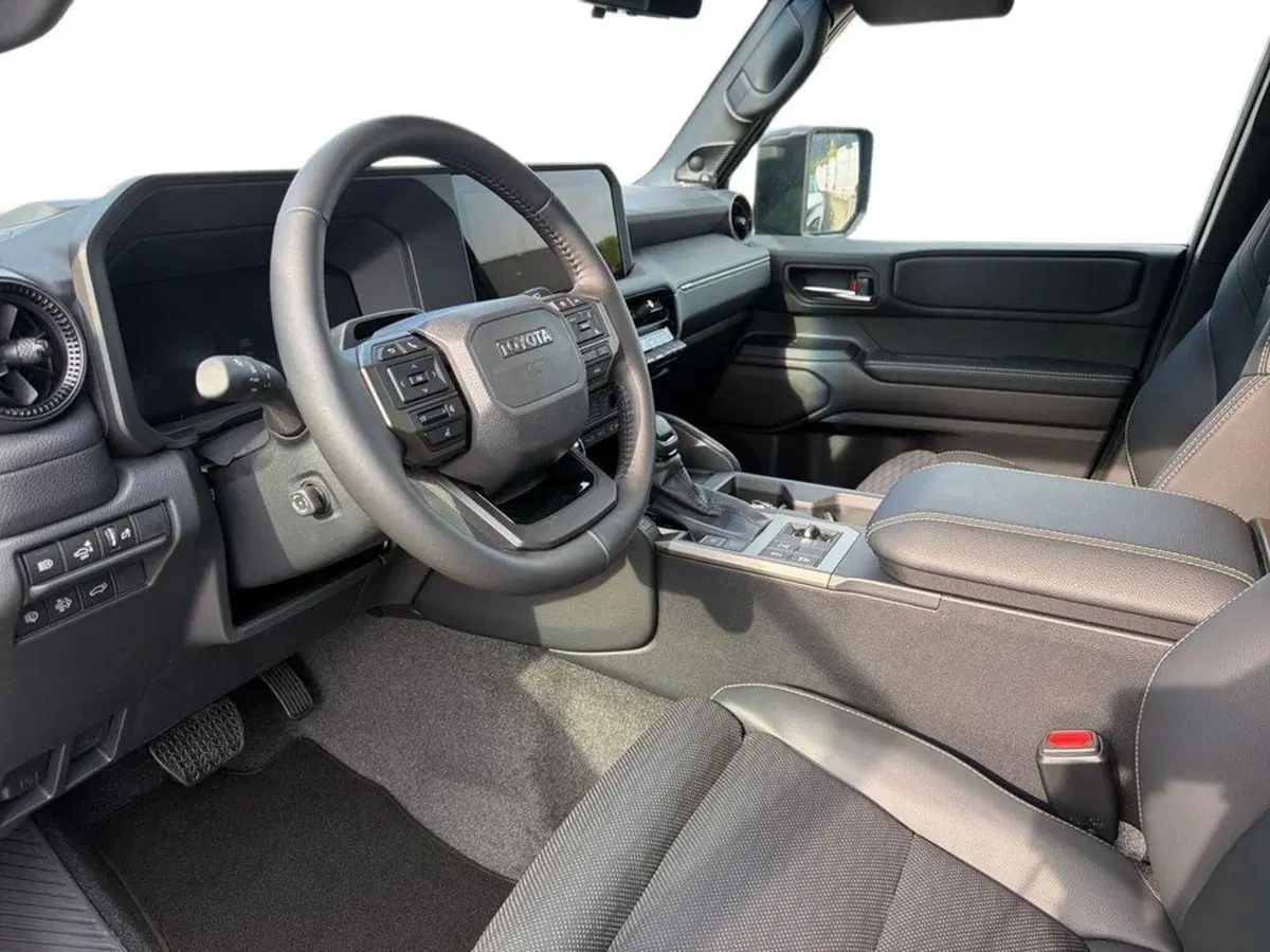 Toyota Land Cruiser nuova a Vicenza (6)