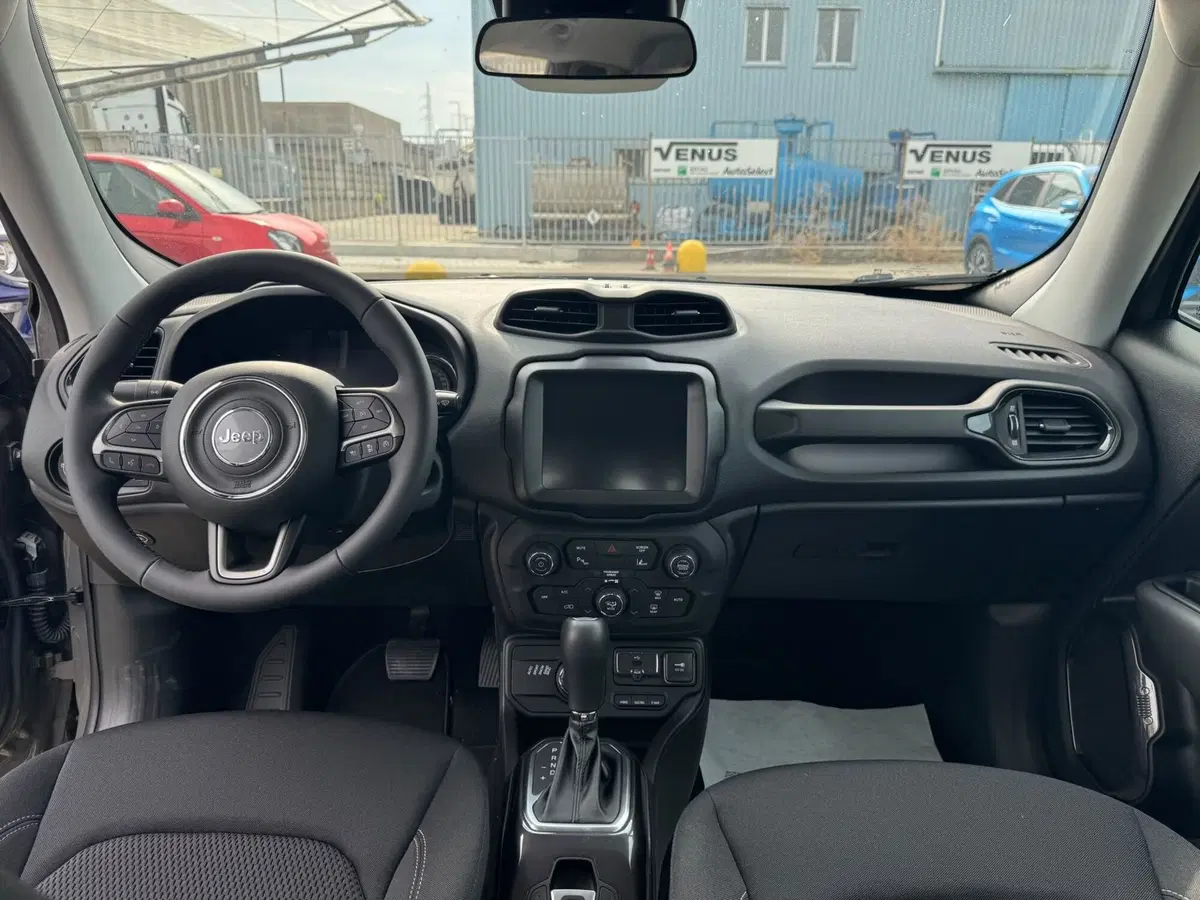 Jeep Renegade nuova a Monza e Brianza (12)