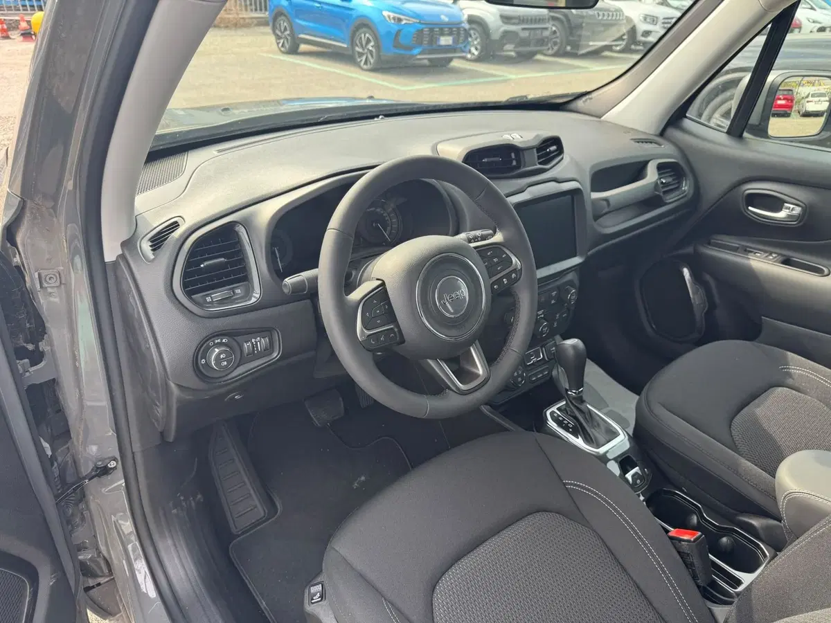 Jeep Renegade nuova a Monza e Brianza (13)