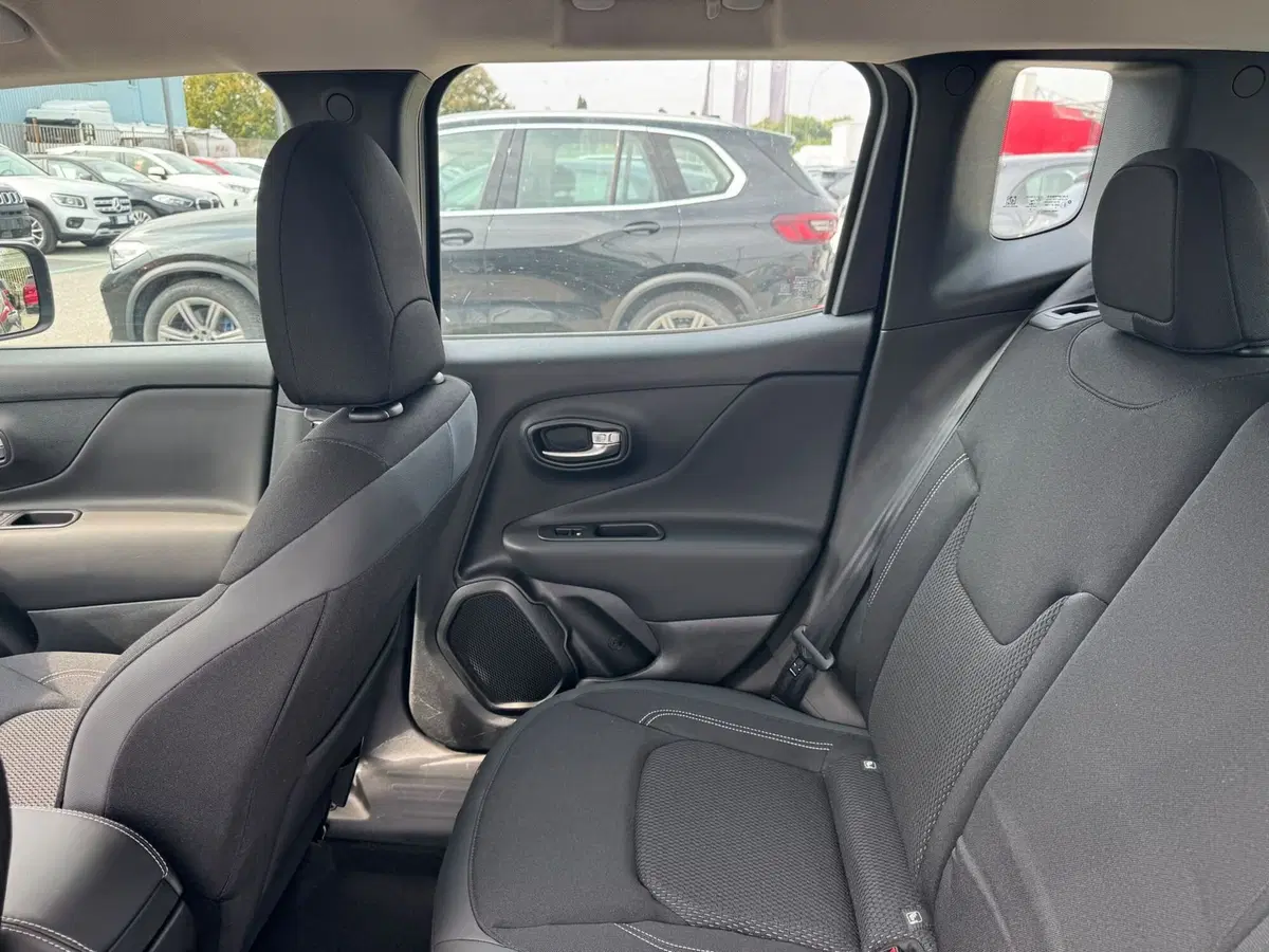 Jeep Renegade nuova a Monza e Brianza (14)
