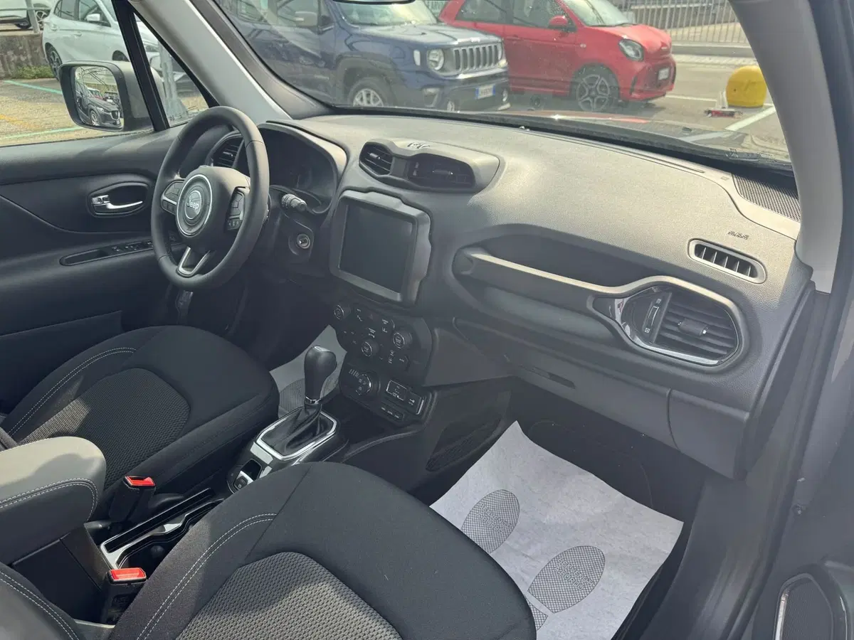 Jeep Renegade nuova a Monza e Brianza (15)