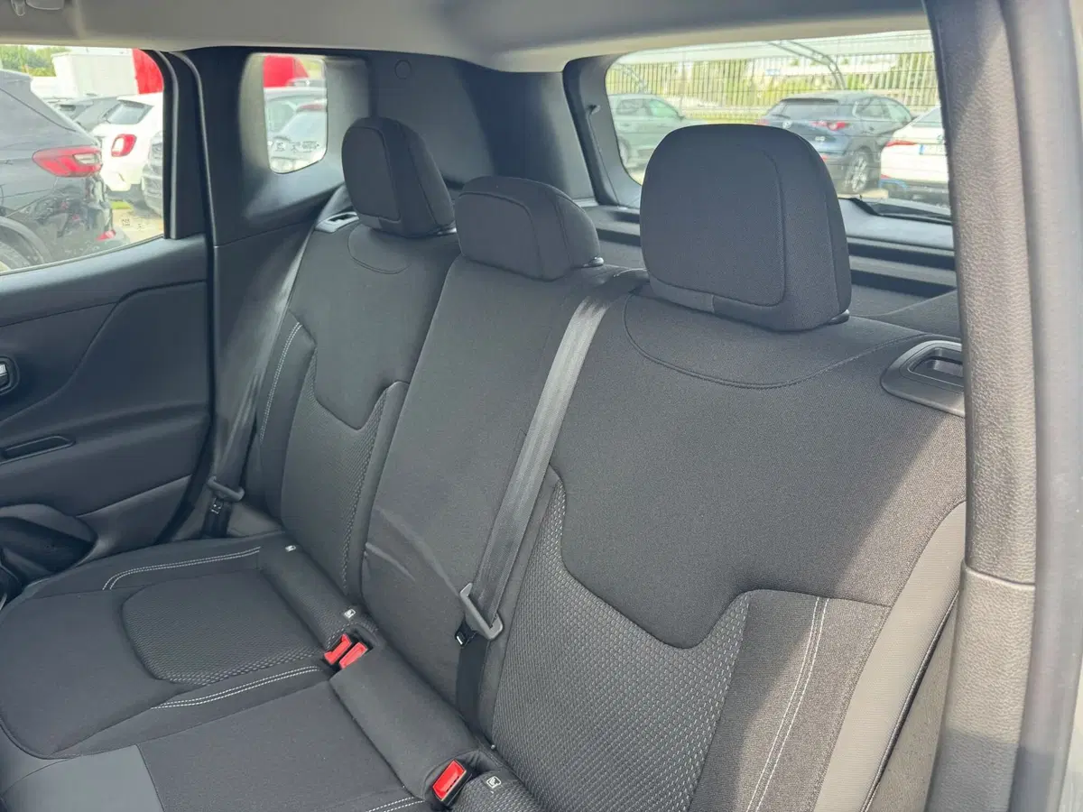 Jeep Renegade nuova a Monza e Brianza (17)