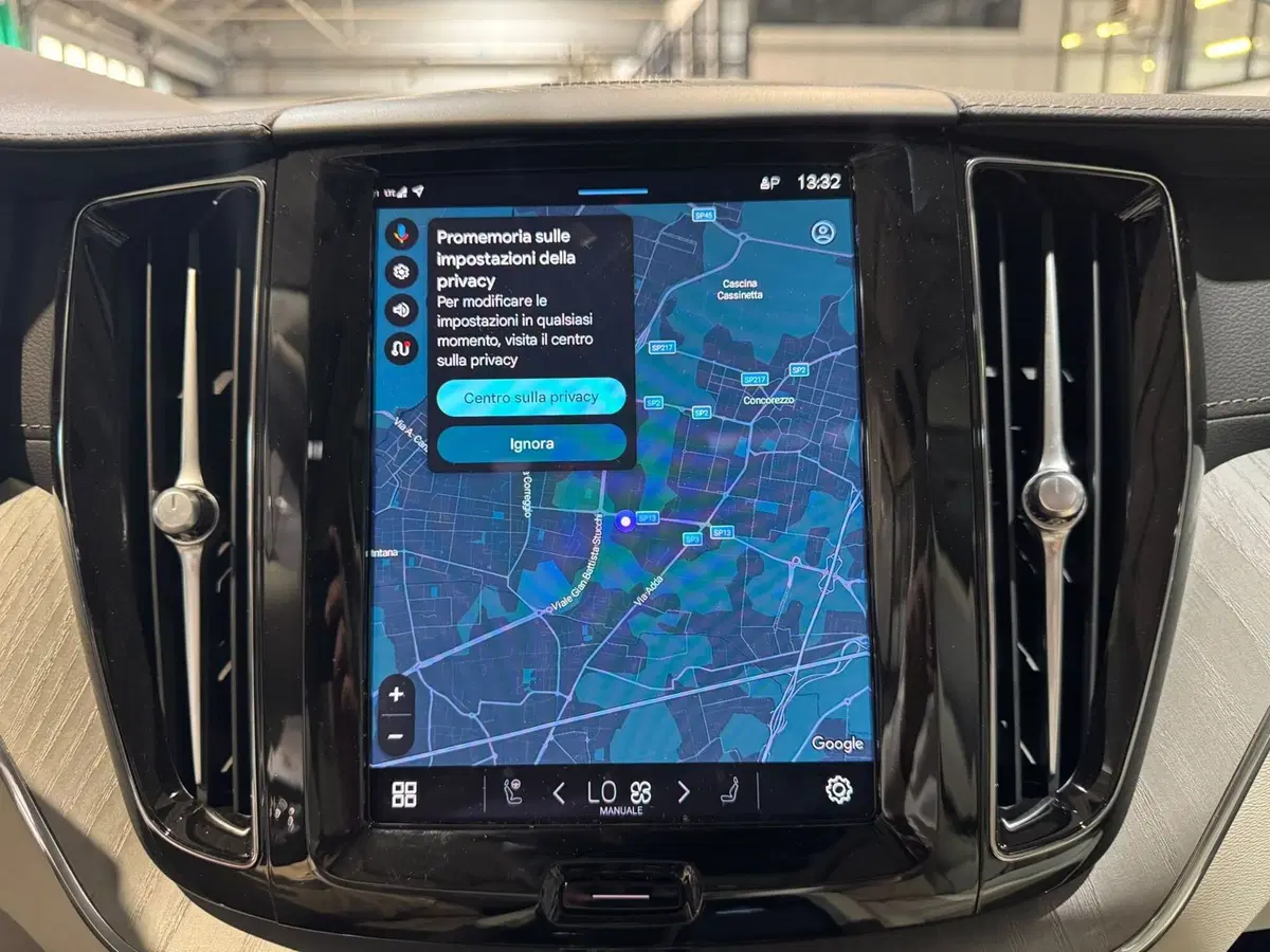 Volvo XC60 nuova a Monza e Brianza (12)