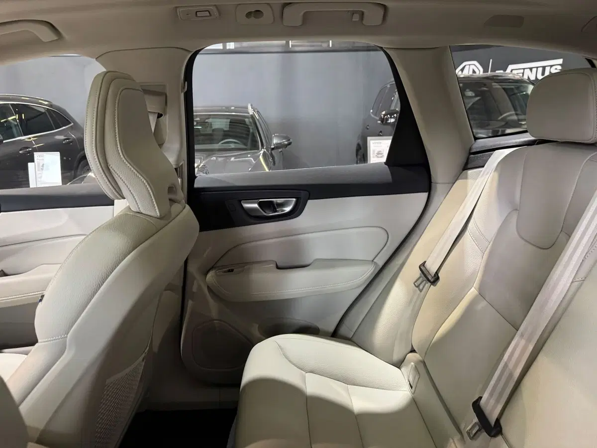 Volvo XC60 nuova a Monza e Brianza (15)