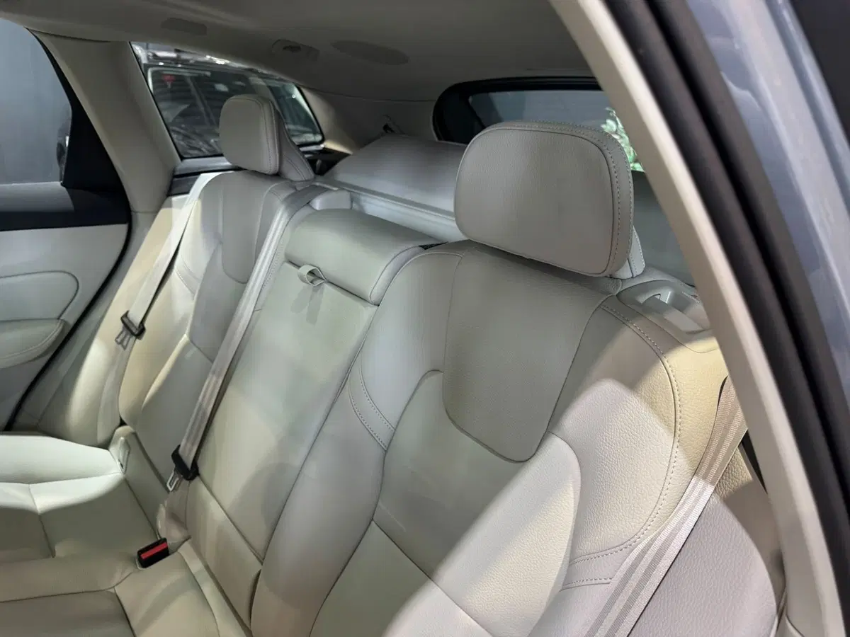 Volvo XC60 nuova a Monza e Brianza (18)