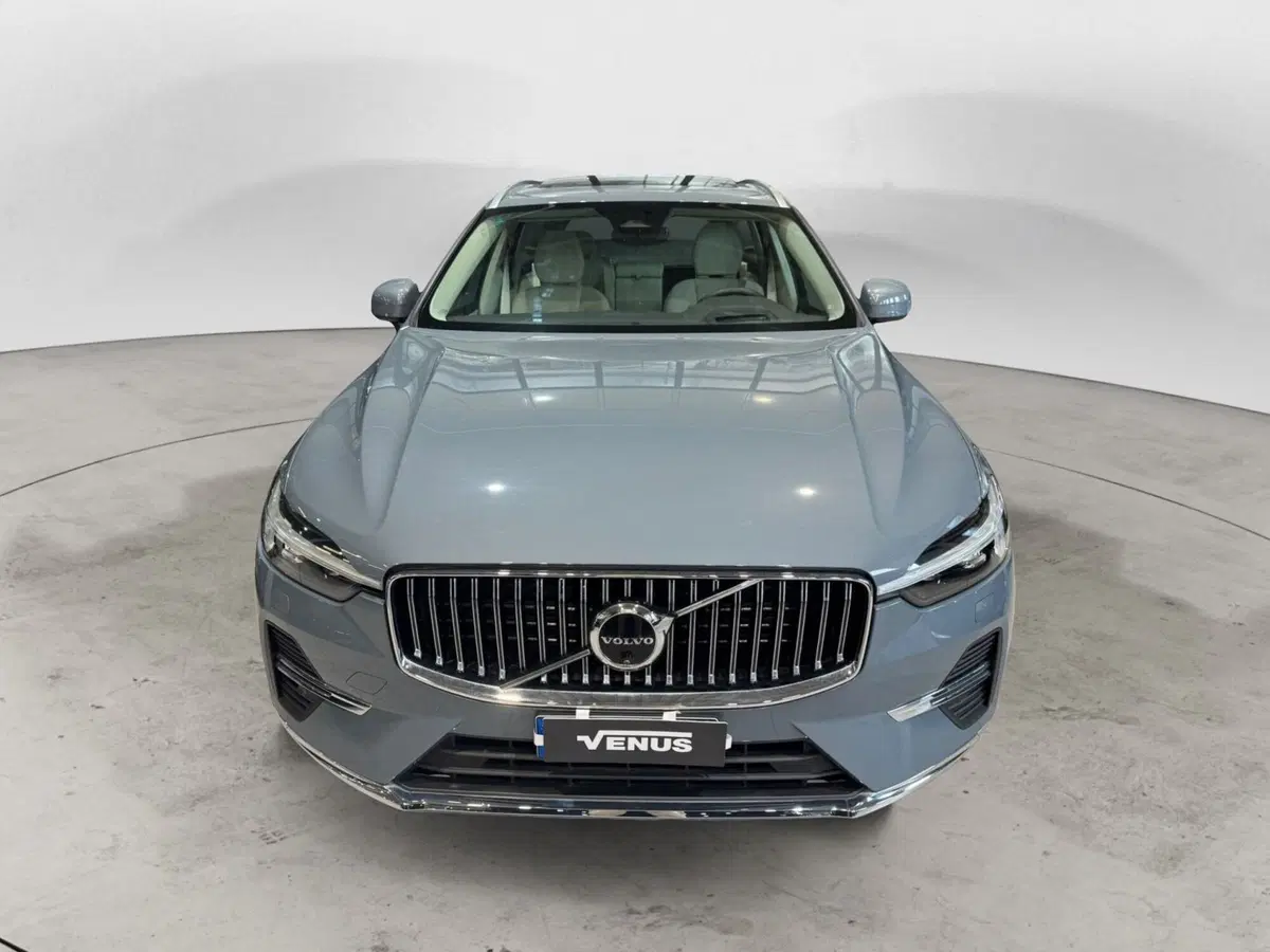 Volvo XC60 nuova a Monza e Brianza (2)