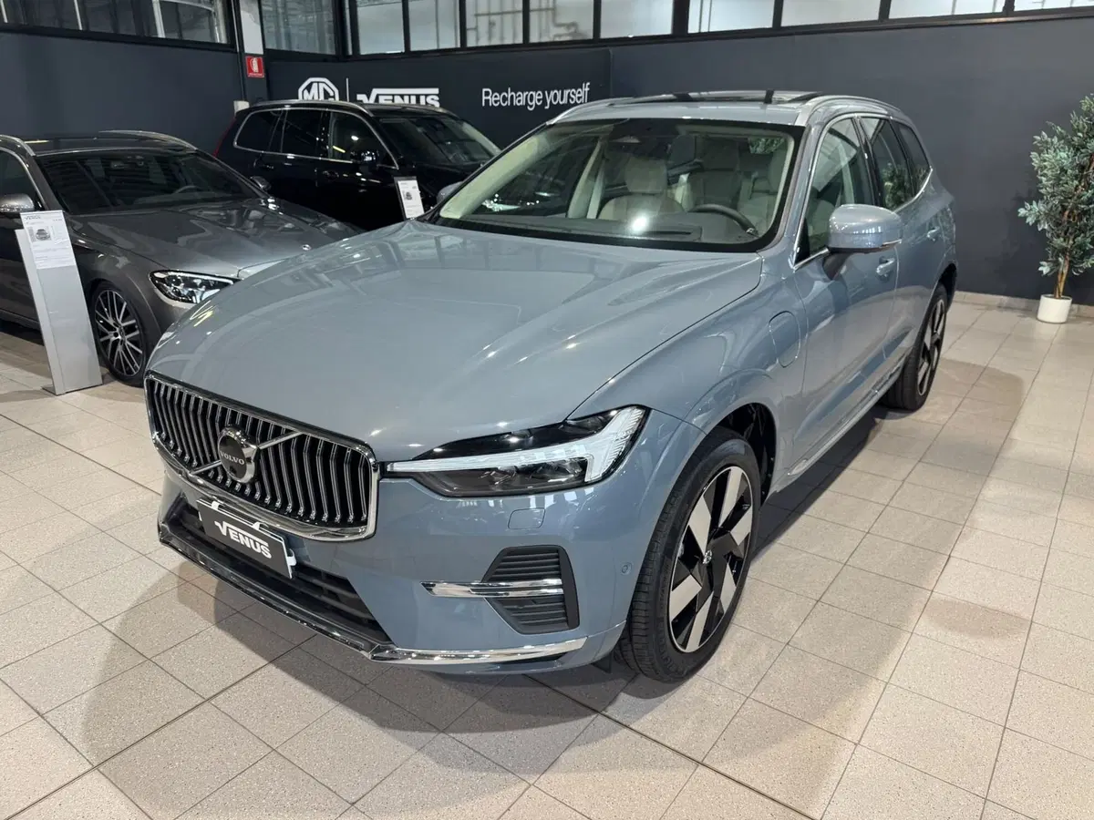 Volvo XC60 nuova a Monza e Brianza (3)