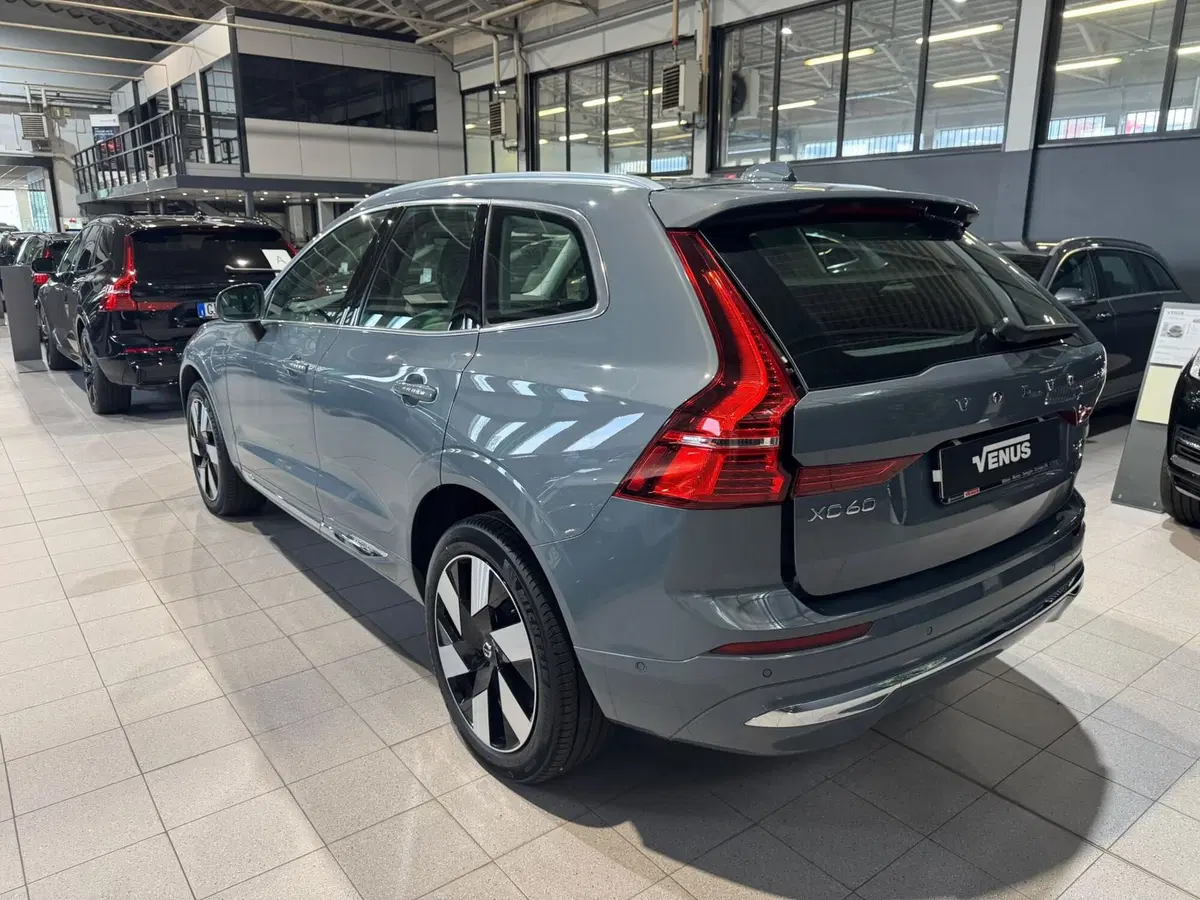 Volvo XC60 nuova a Monza e Brianza (5)