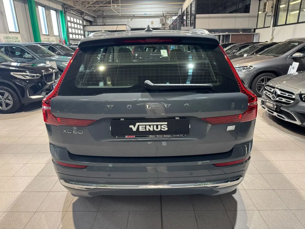 Volvo XC60 nuova a Monza e Brianza (6)