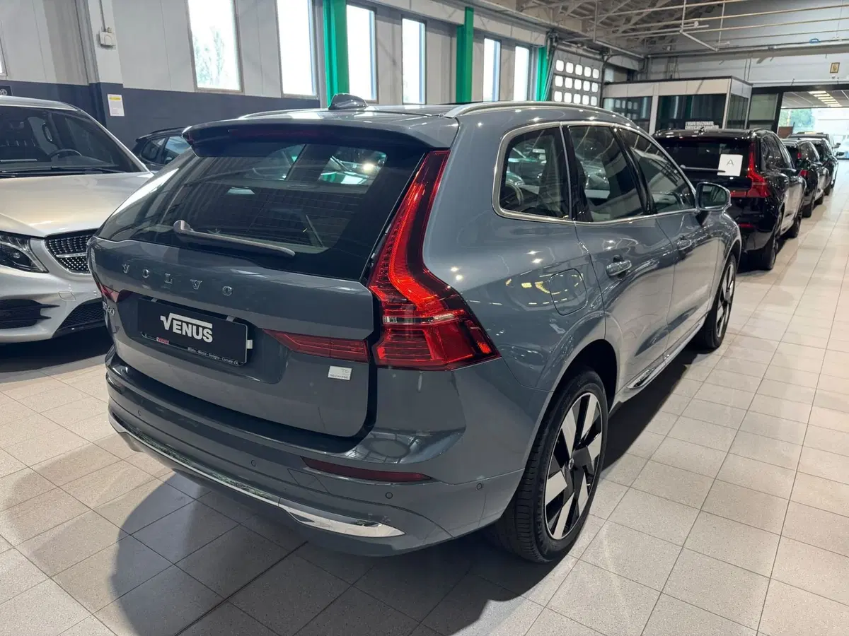 Volvo XC60 nuova a Monza e Brianza (8)
