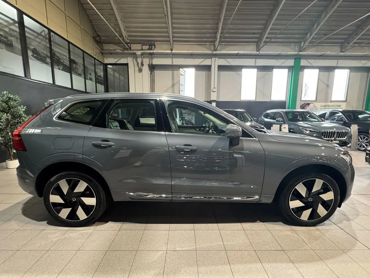 Volvo XC60 nuova a Monza e Brianza (9)