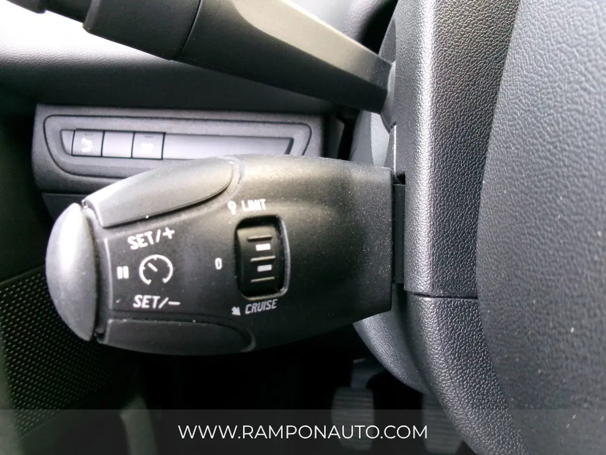 Peugeot 208 usata a Venezia (19)