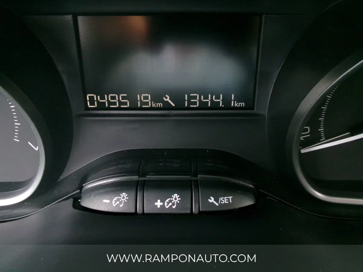 Peugeot 208 usata a Venezia (9)