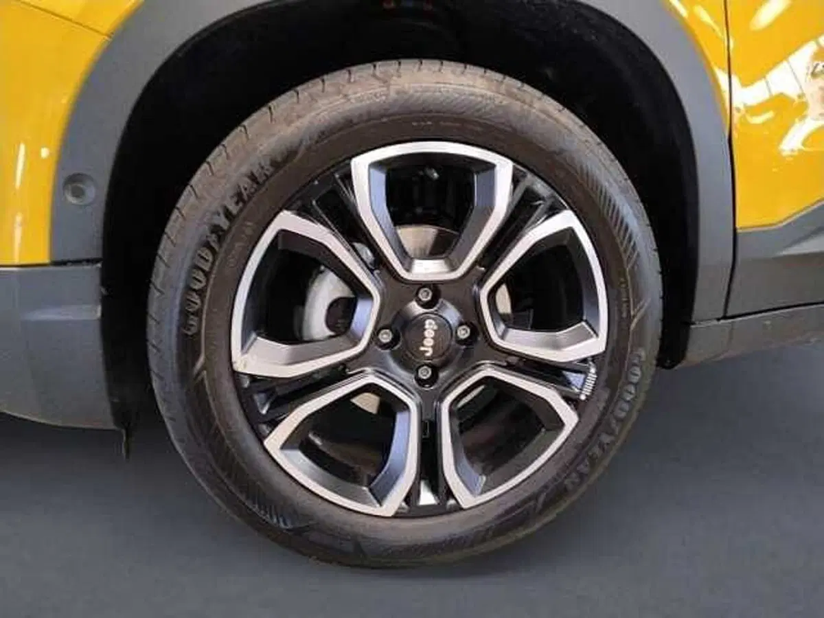 Jeep Avenger usata a Milano (9)