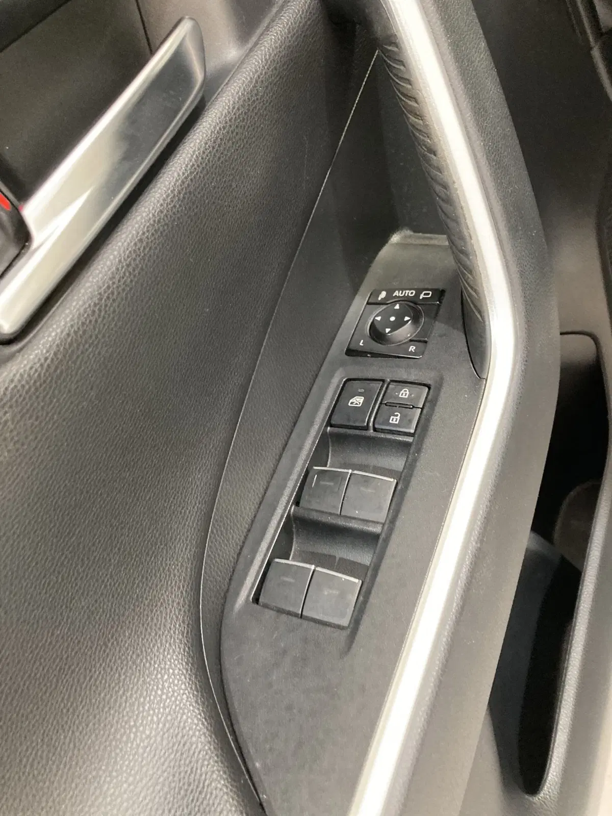 Toyota Rav4 usata a Barletta-Andria-Trani (11)