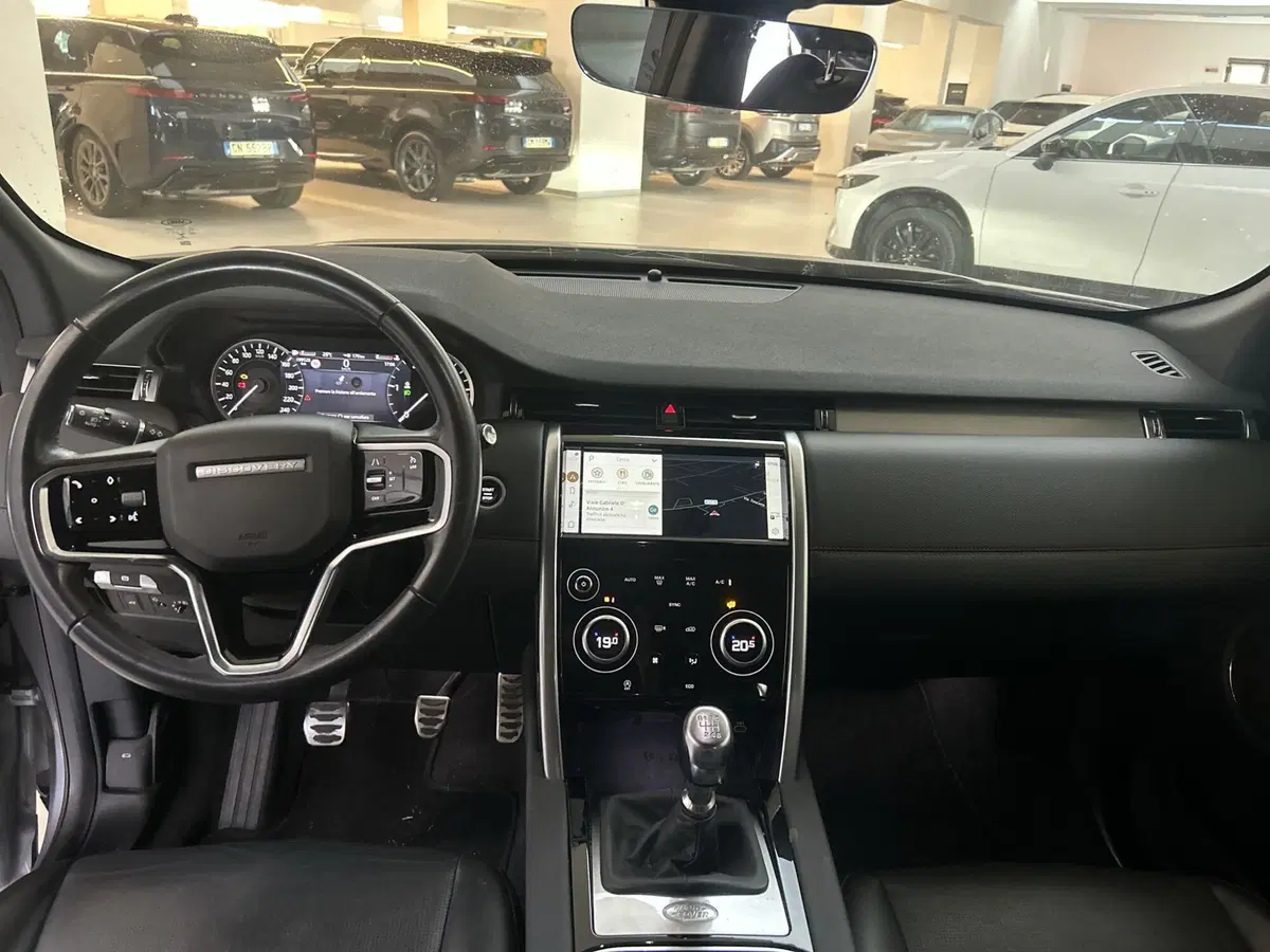 Land Rover Discovery Sport usata a Modena (9)