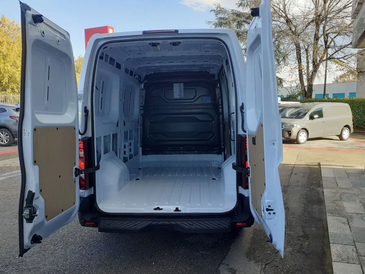 Nissan Interstar Furgone nuova a Modena (7)
