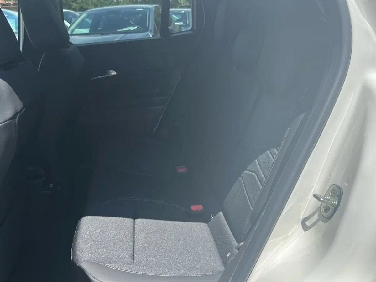 Jeep Avenger nuova a Roma (13)