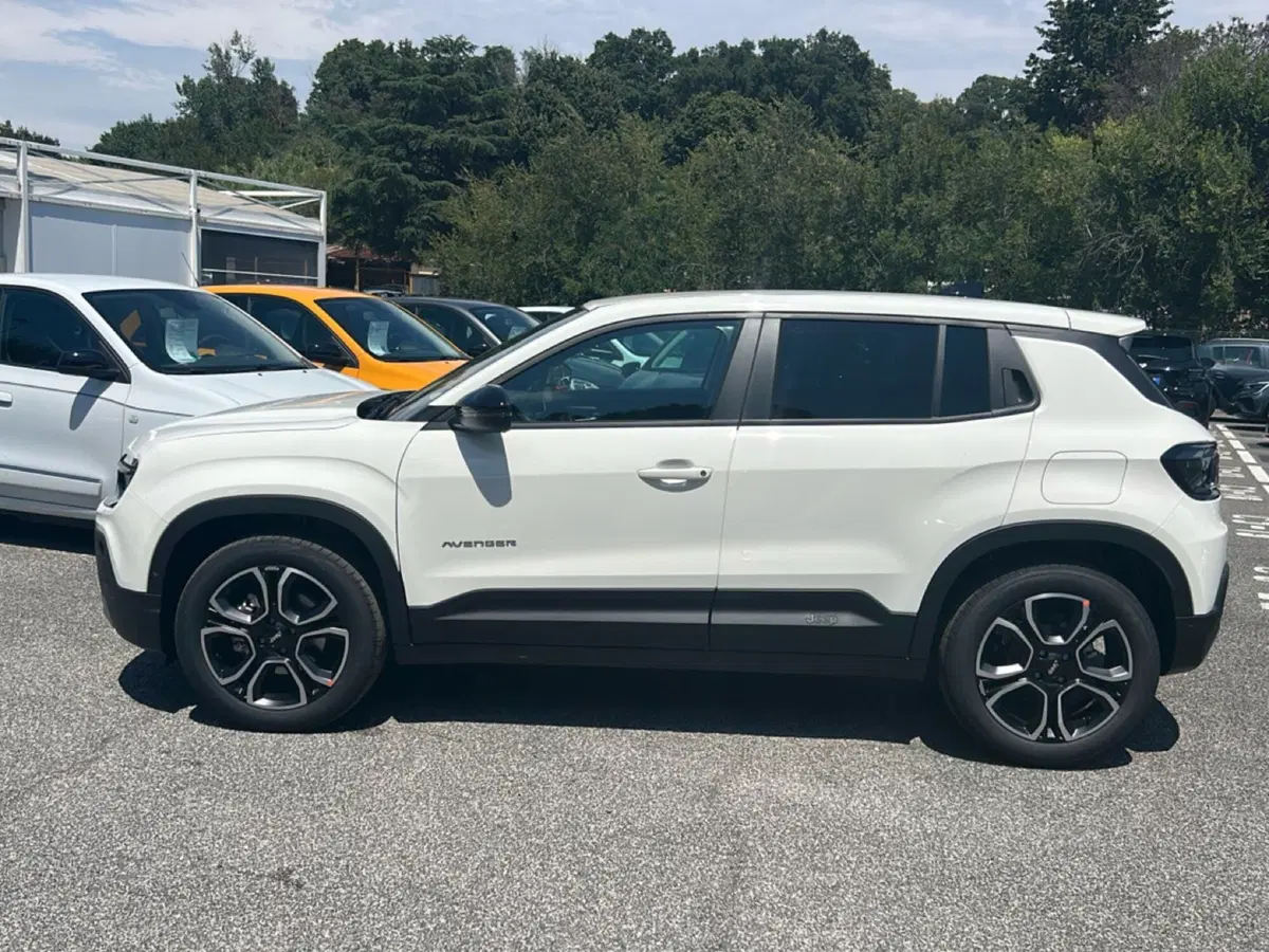 Jeep Avenger nuova a Roma (7)