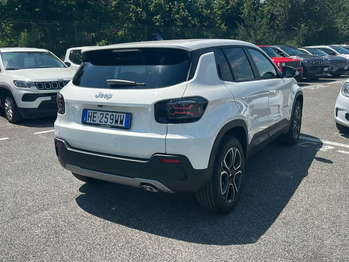 Jeep Avenger nuova a Roma (8)