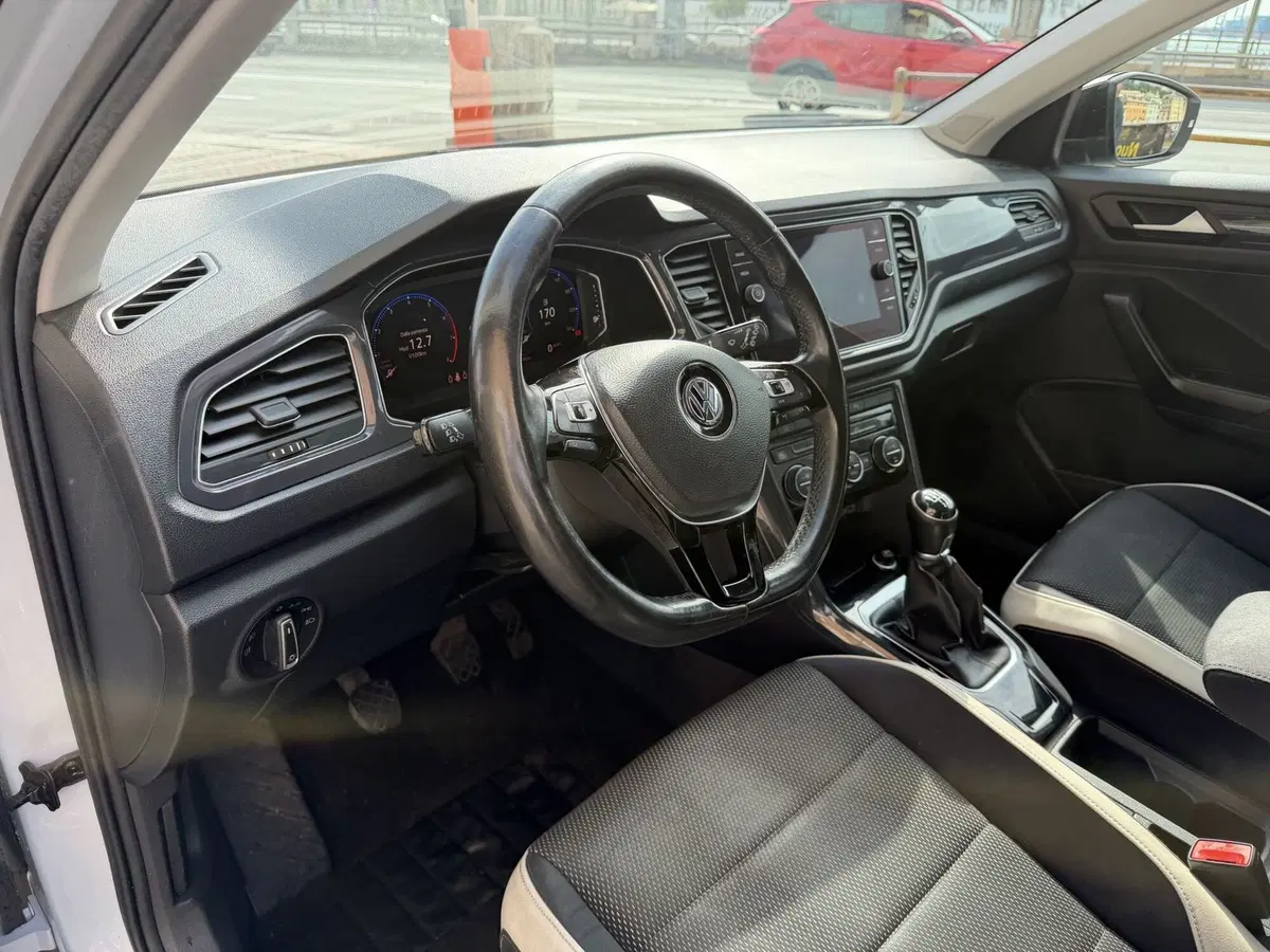 Volkswagen T-Roc usata a Genova (8)