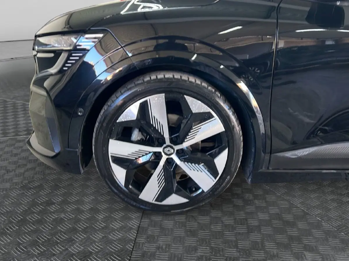 Renault Megane E-Tech Electric usata a Roma (9)