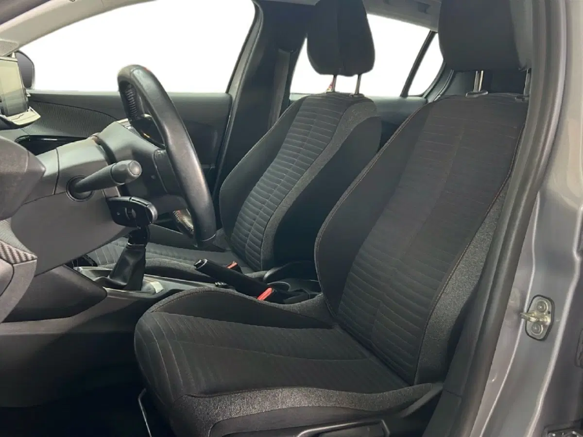 Peugeot 208 usata a Roma (12)