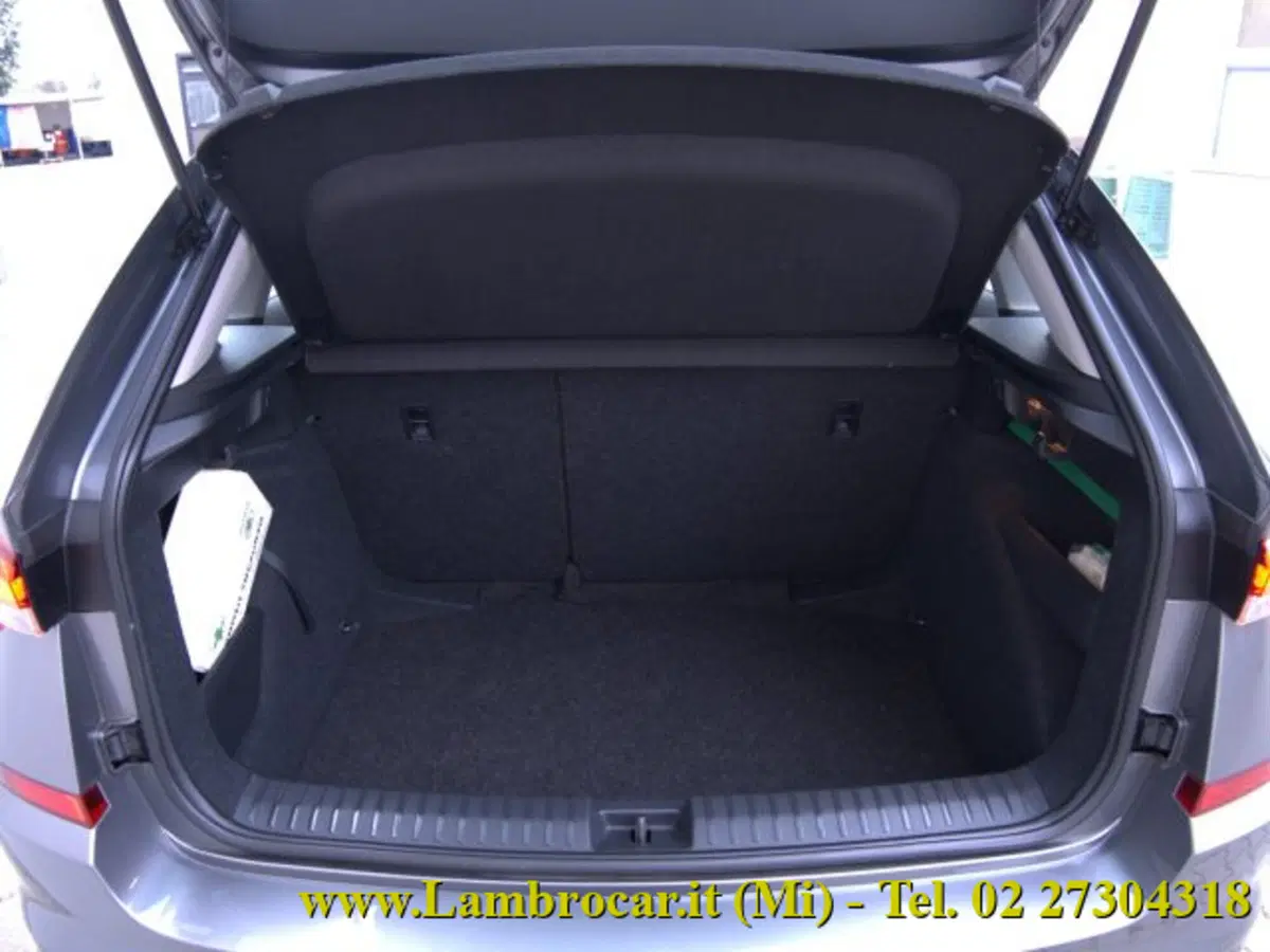 Skoda Kamiq usata a Milano (12)