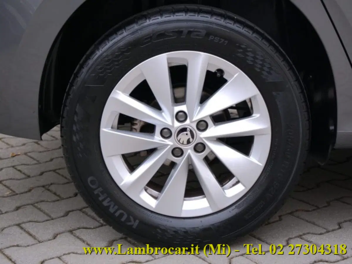 Skoda Kamiq usata a Milano (17)