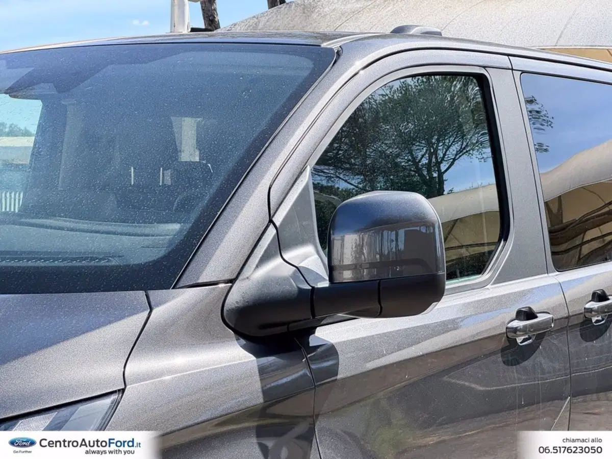 Ford Tourneo Custom usata a Roma (14)