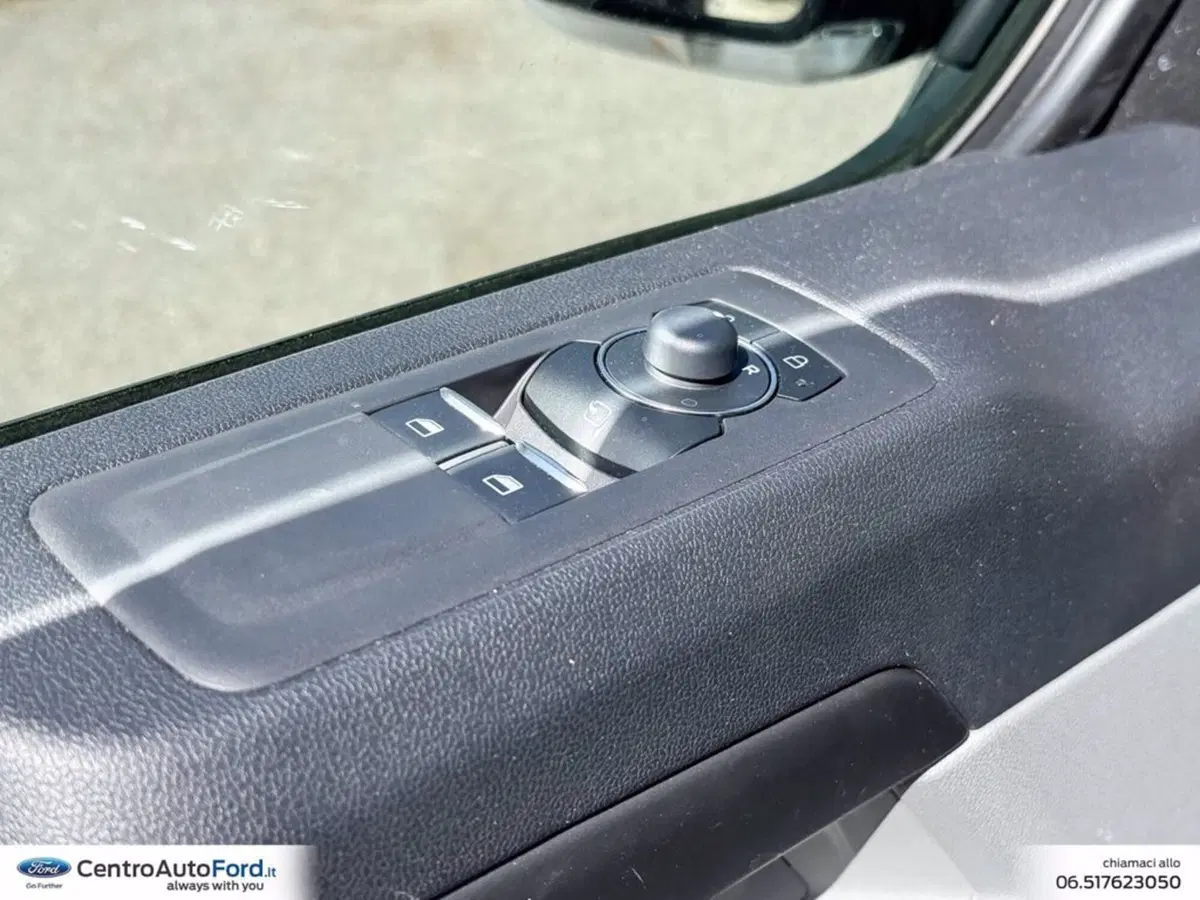 Ford Tourneo Custom usata a Roma (19)