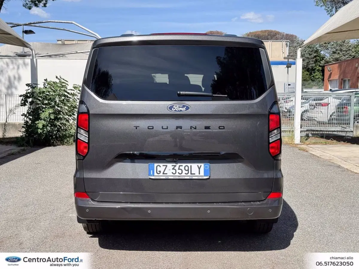 Ford Tourneo Custom usata a Roma (4)