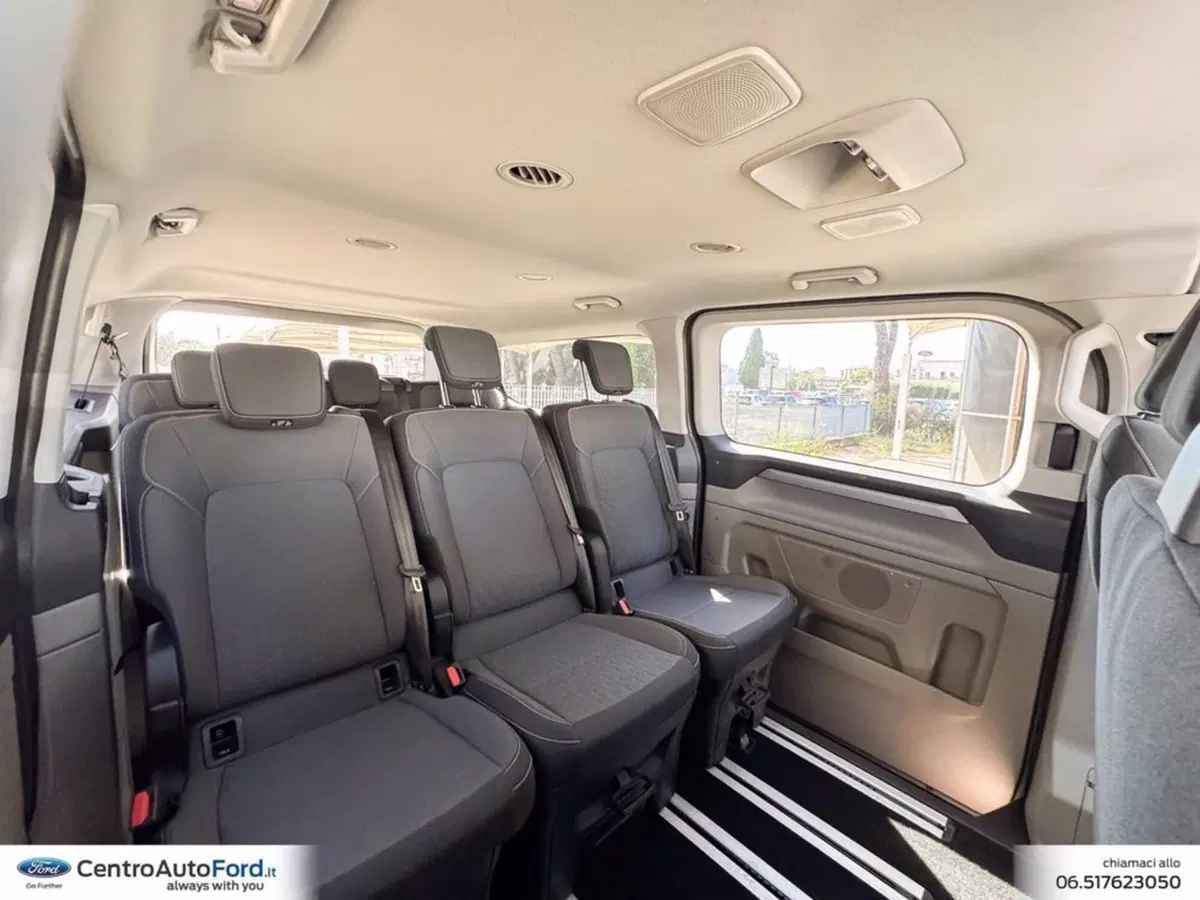 Ford Tourneo Custom usata a Roma (9)