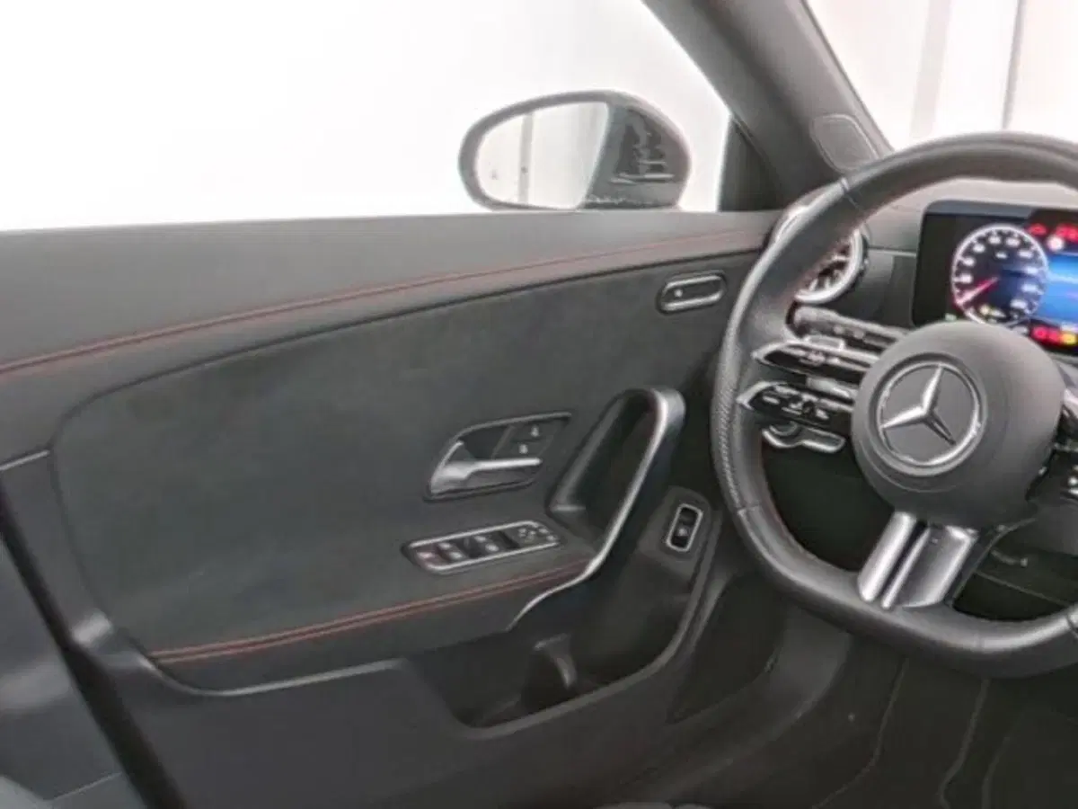 Mercedes-Benz CLA Shooting Brake usata a Milano (7)