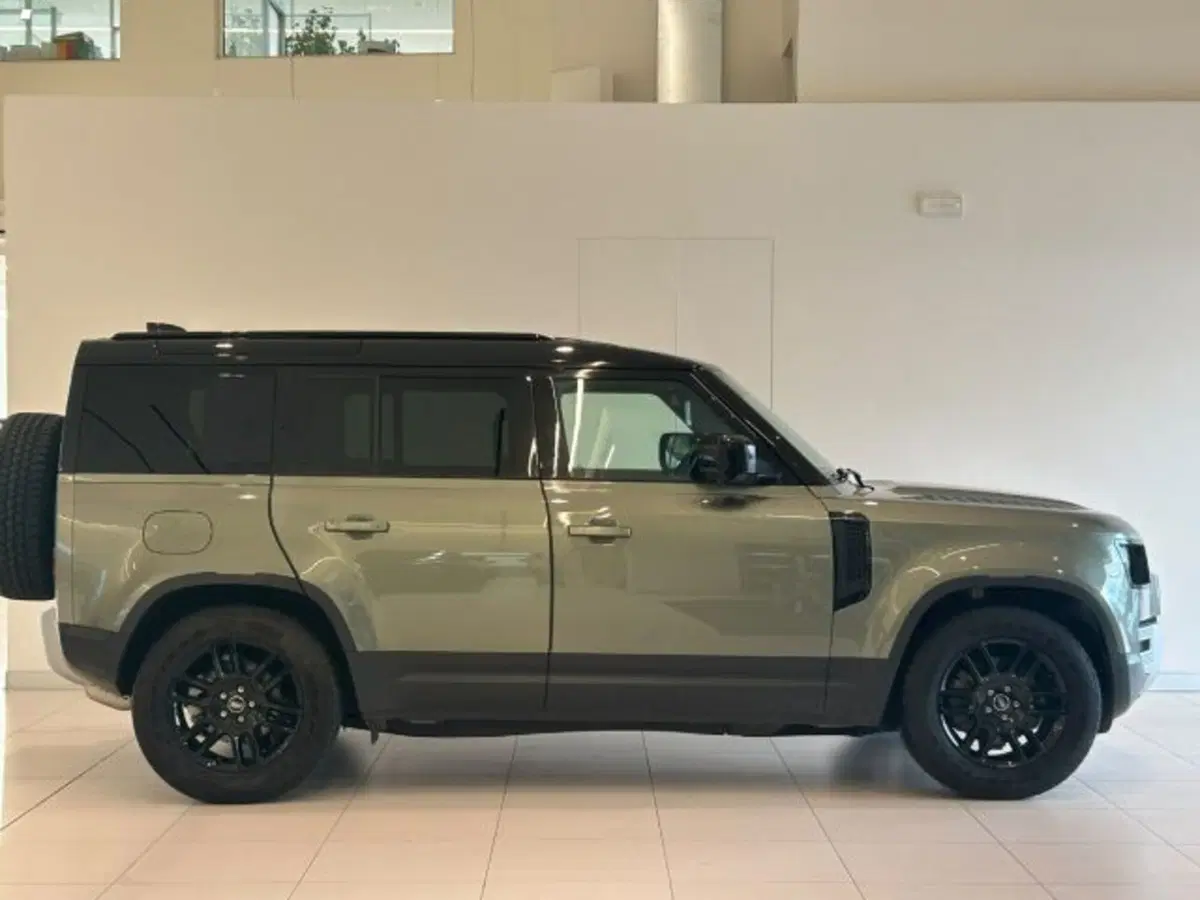 Land Rover Defender nuova a Lucca (4)