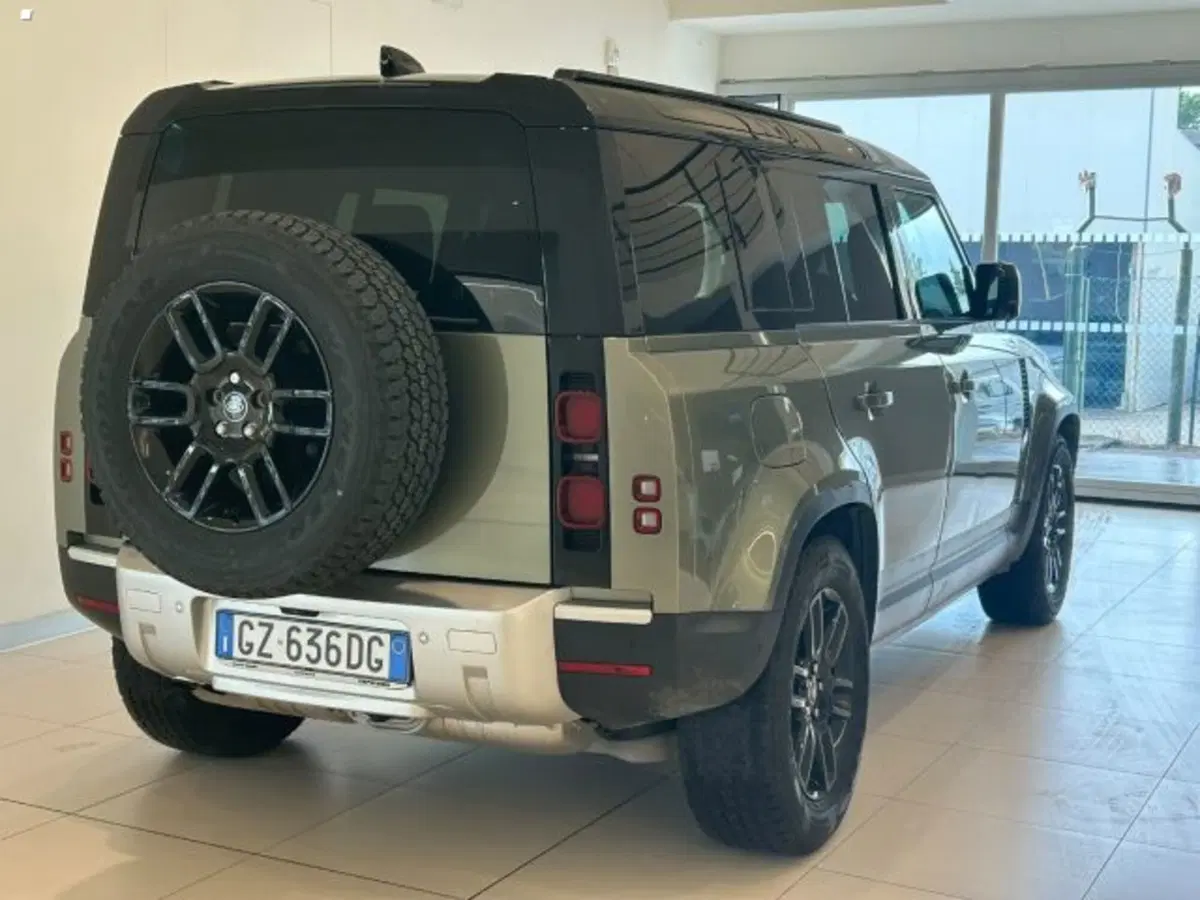 Land Rover Defender nuova a Lucca (7)