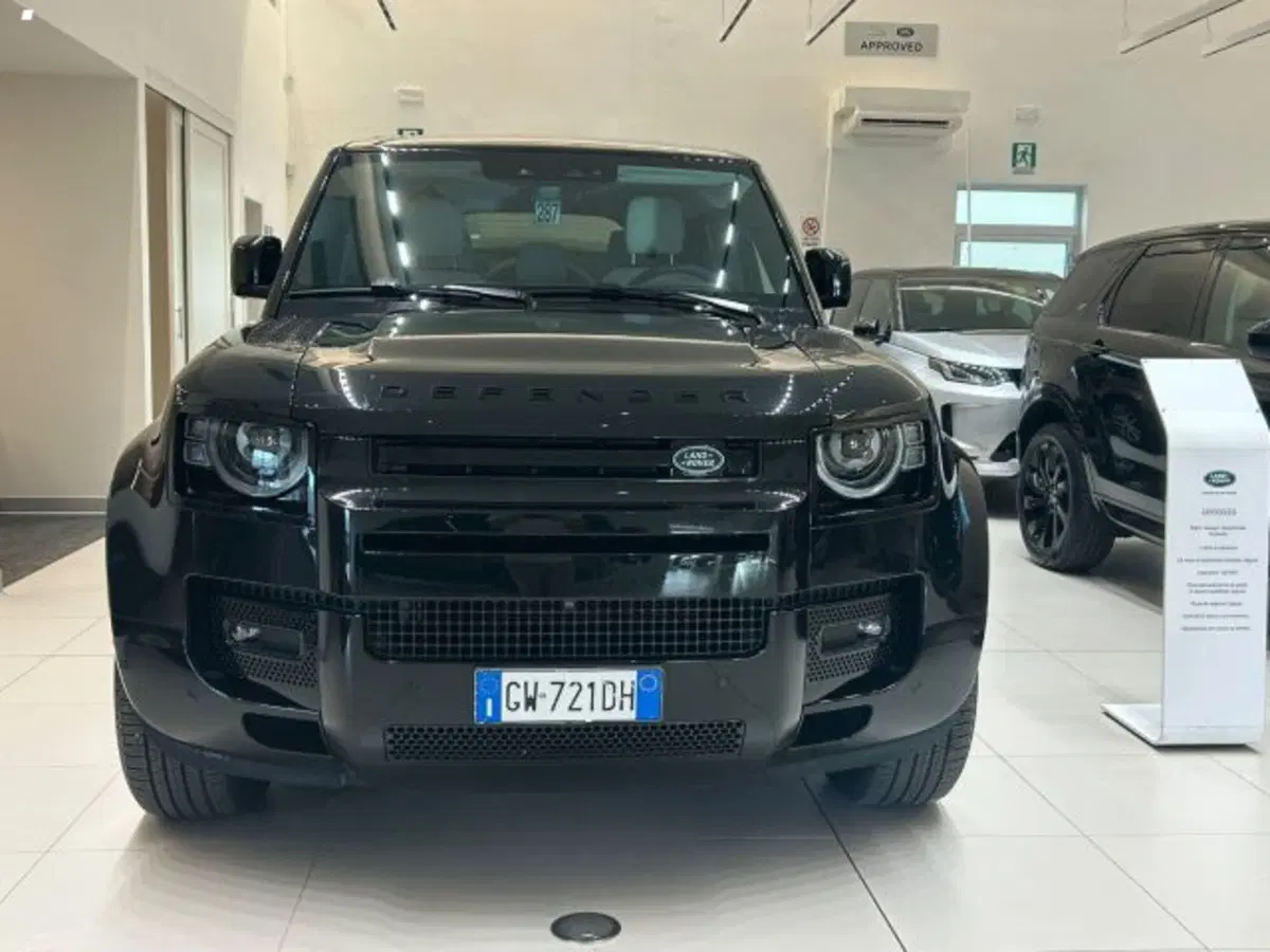 Land Rover Defender usata a Lucca (2)