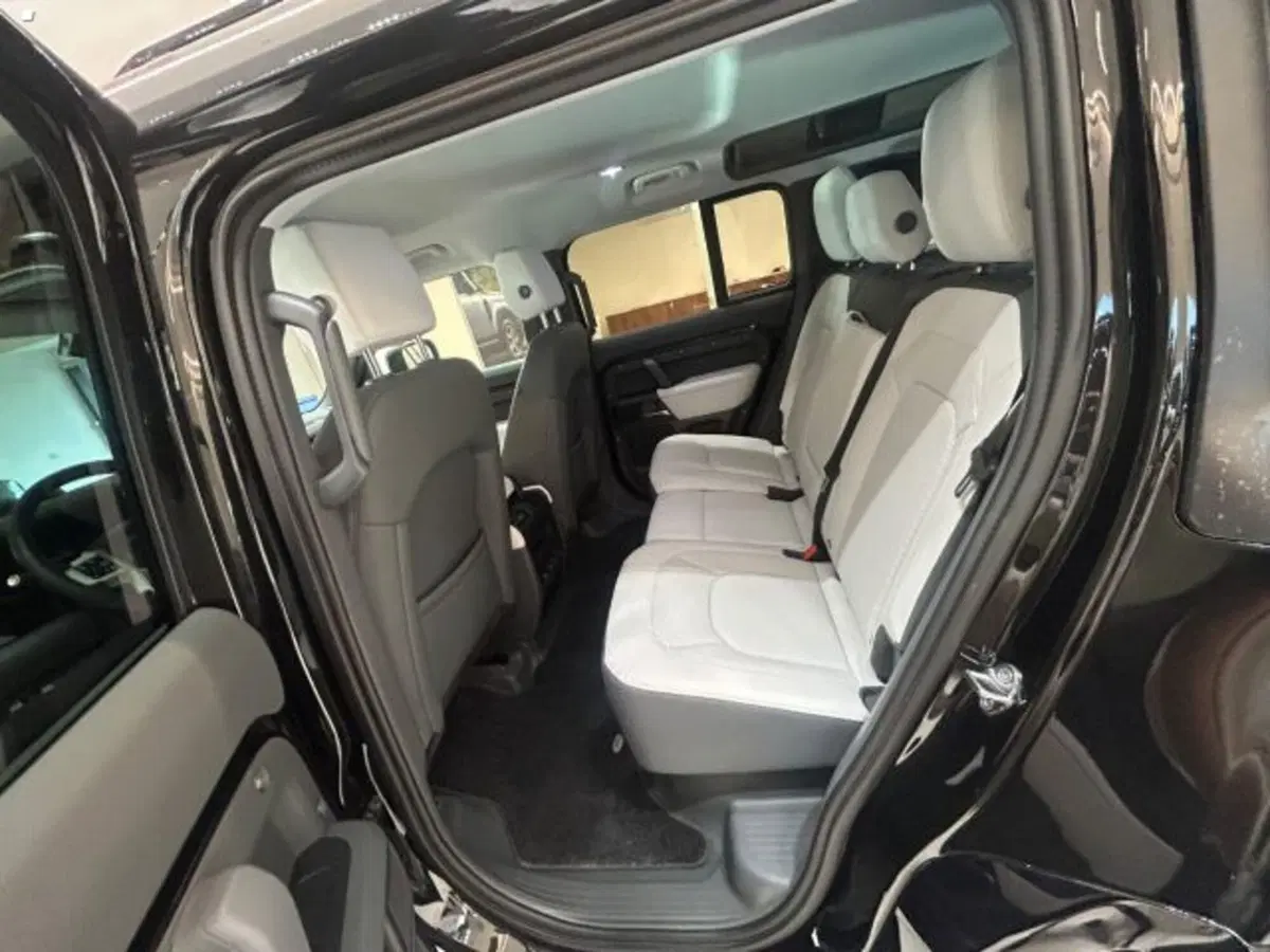 Land Rover Defender usata a Lucca (8)