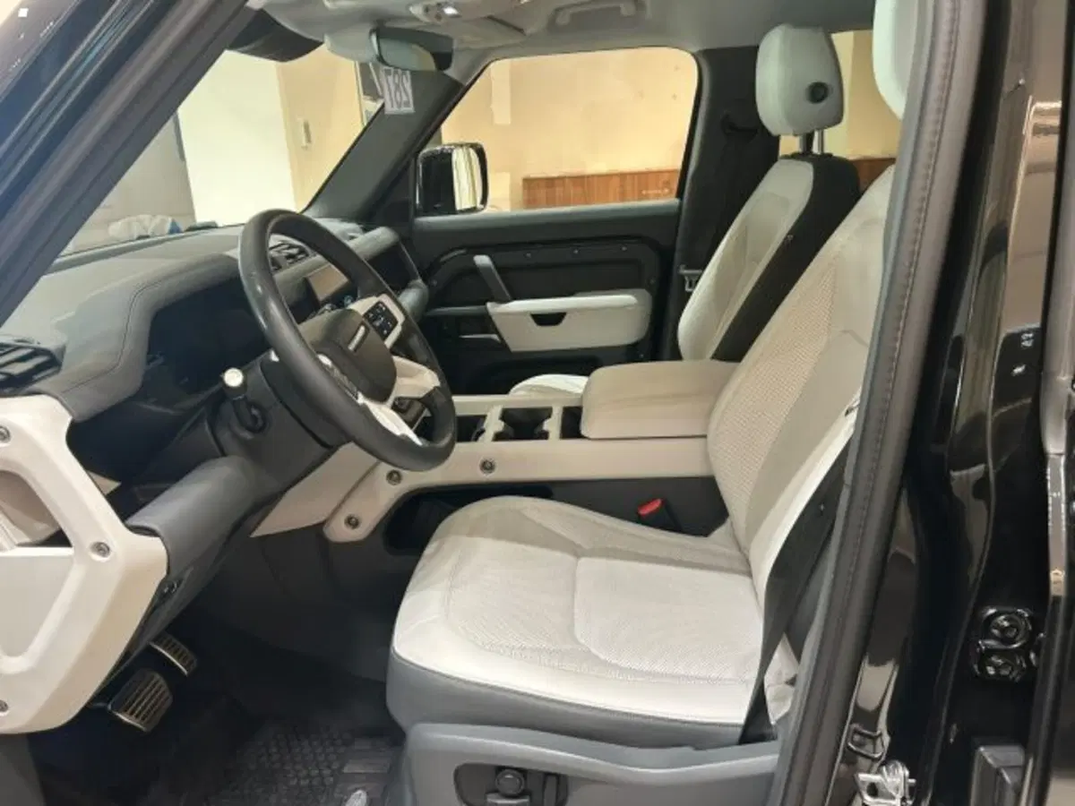 Land Rover Defender usata a Lucca (9)